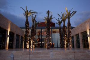 Palm Square in the evening